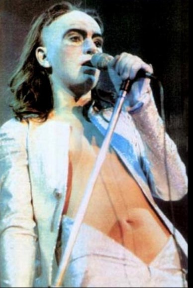 the passenger times - Peter Gabriel's wardrobe 04