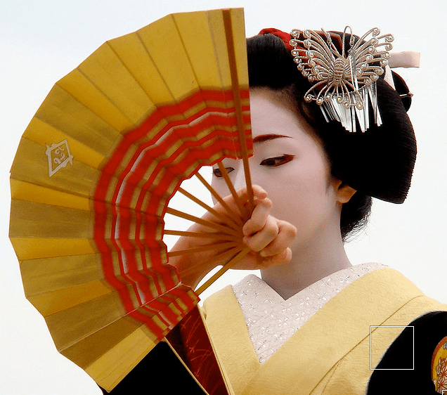 The maiko (apprentice geisha) Konomi / 舞妓 小之美さん / Kyoto, Japan Performing a dance at Heian Shrine in dedication to the arrival of spring.