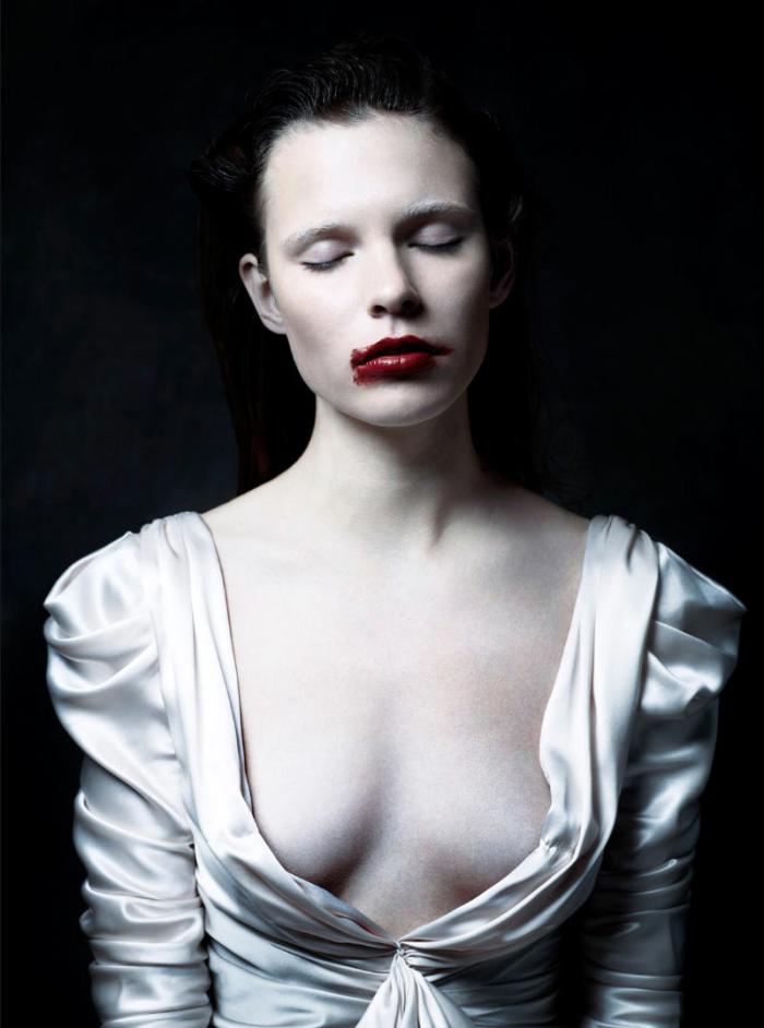 saskia-de-brauw-kate-hessen-by-boris-ovini-for-exhibition-1-07